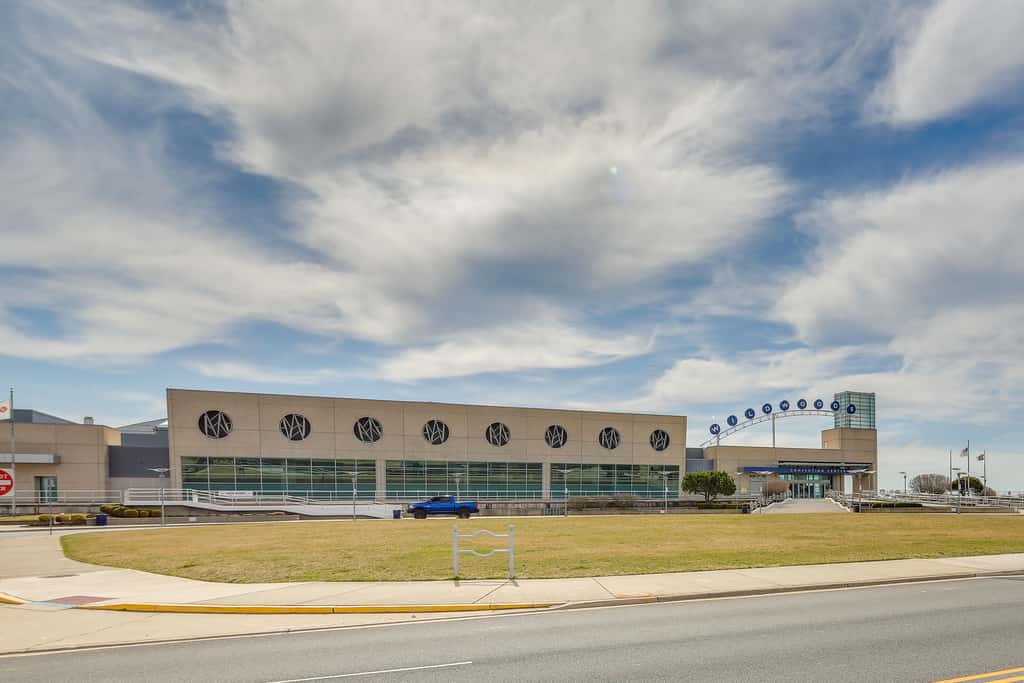 Near Convention Center & Boardwalk! Apt w/ Sunroom