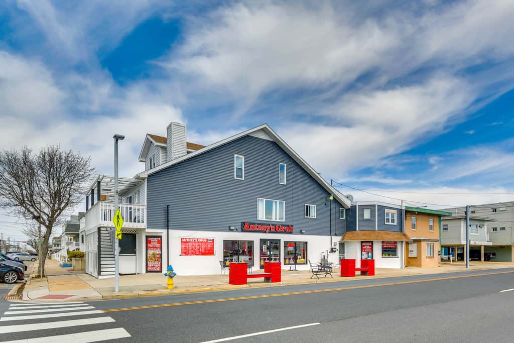 Near Convention Center & Boardwalk! Apt w/ Sunroom