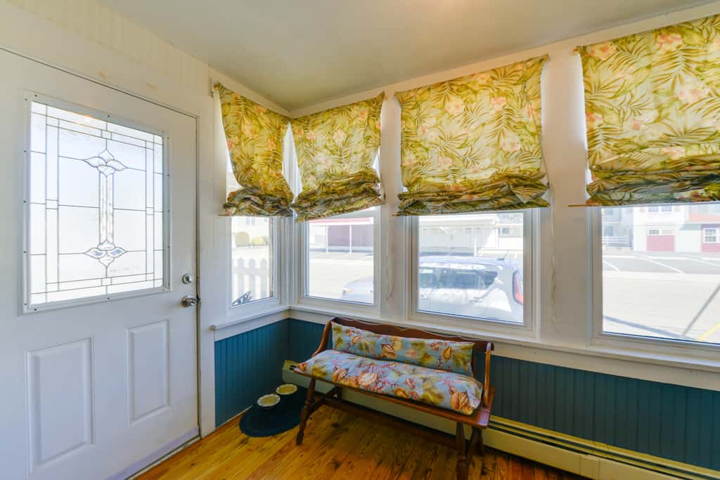 Near Convention Center & Boardwalk! Apt w/ Sunroom
