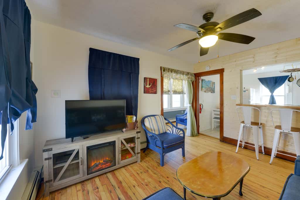 Near Convention Center & Boardwalk! Apt w/ Sunroom