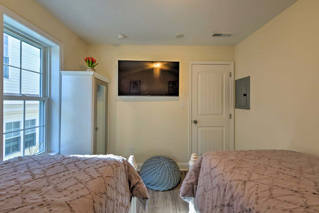 Welcoming Wildwood Condo ~ 1 Block to Beach!