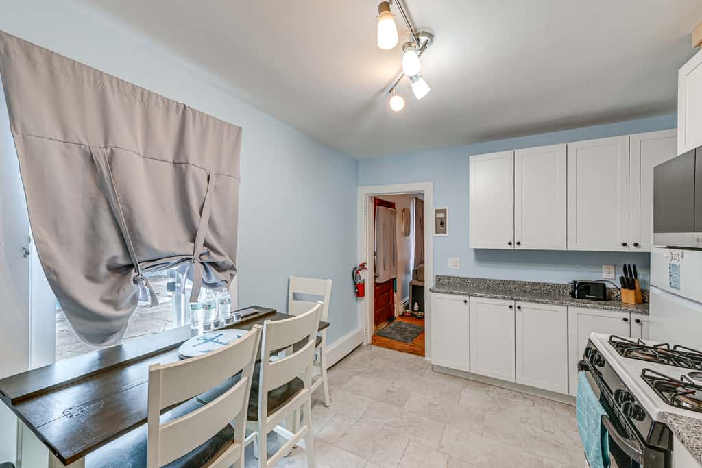Walk to Convention Center & Boardwalk! Family Apt
