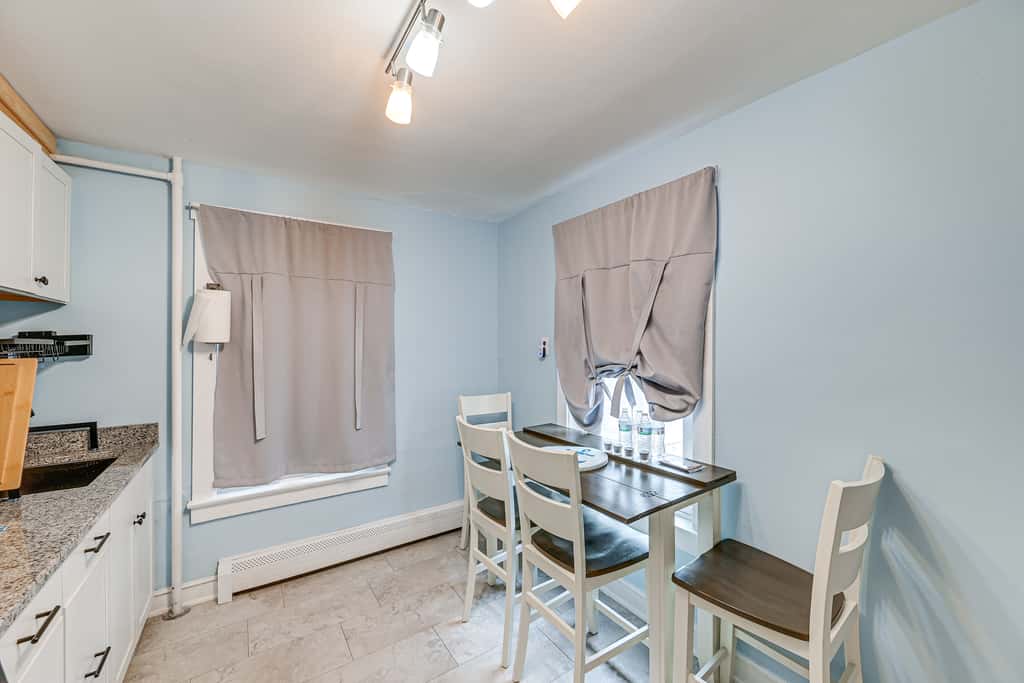 Walk to Convention Center & Boardwalk! Family Apt