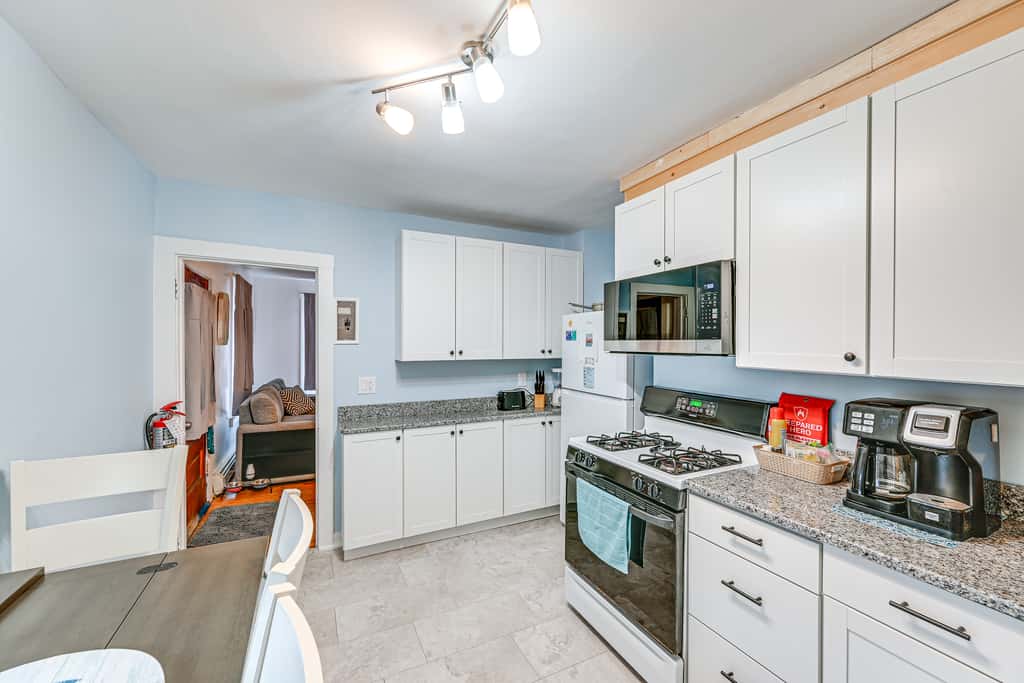 Walk to Convention Center & Boardwalk! Family Apt