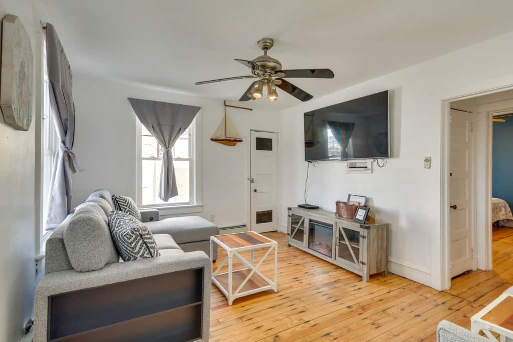Walk to Convention Center & Boardwalk! Family Apt