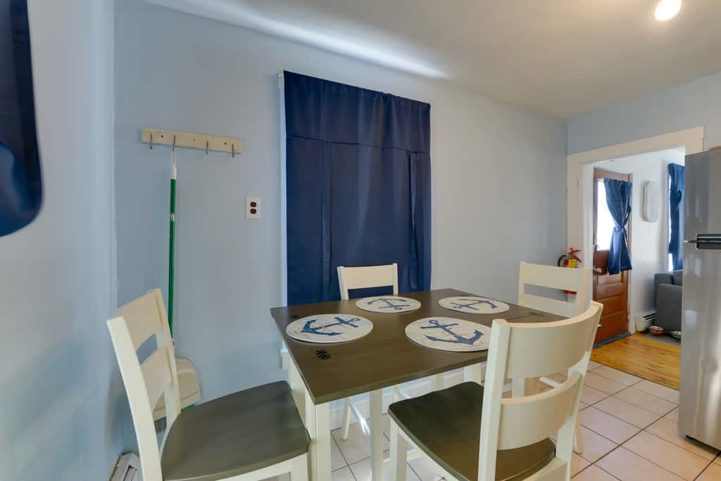 Walk to Convention Center & Boardwalk! Family Apt