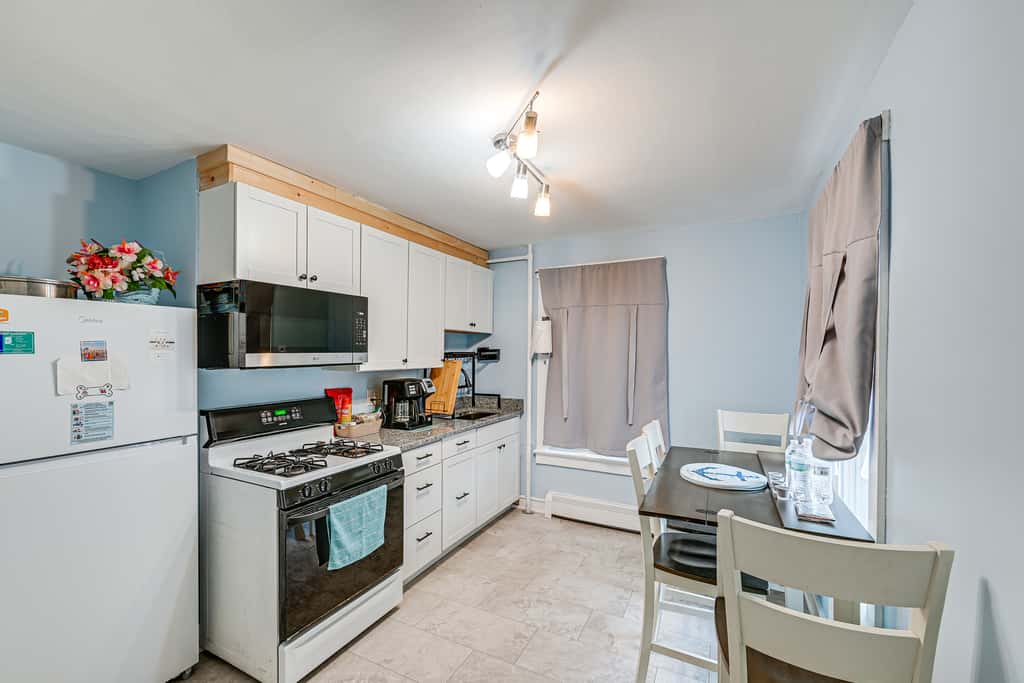 Walk to Convention Center & Boardwalk! Family Apt