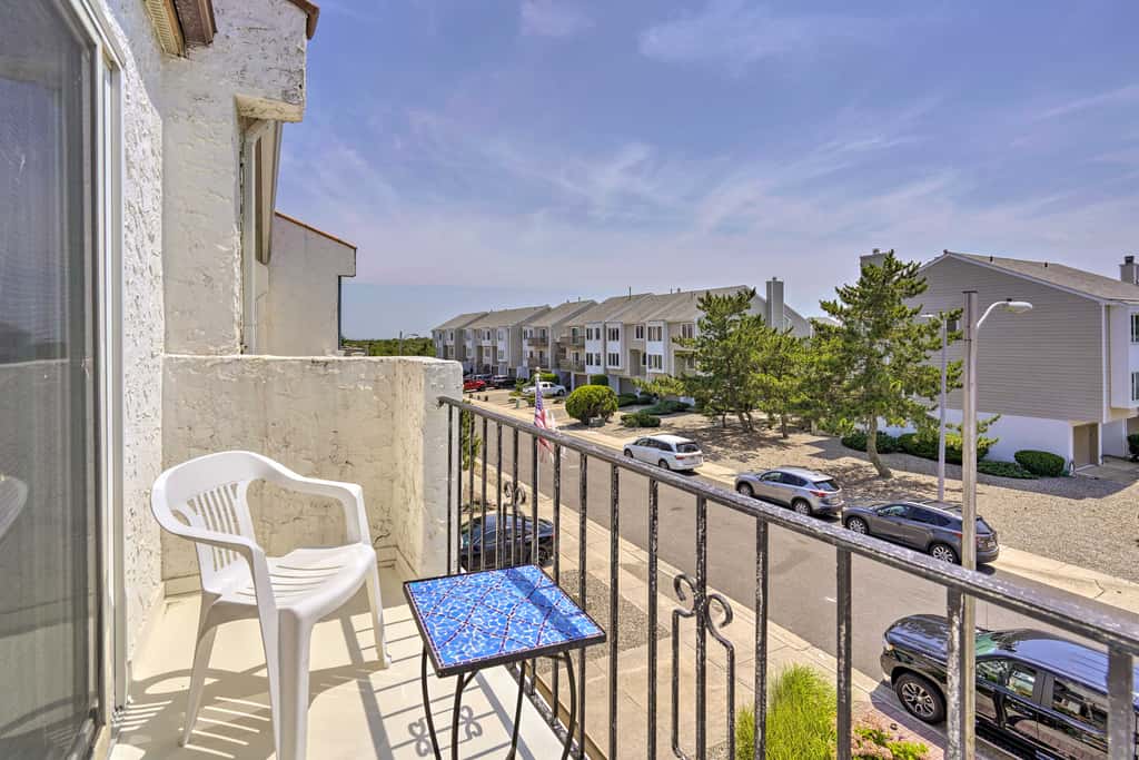 Brigantine Retreat w/ Balconies - Walk to Beach!