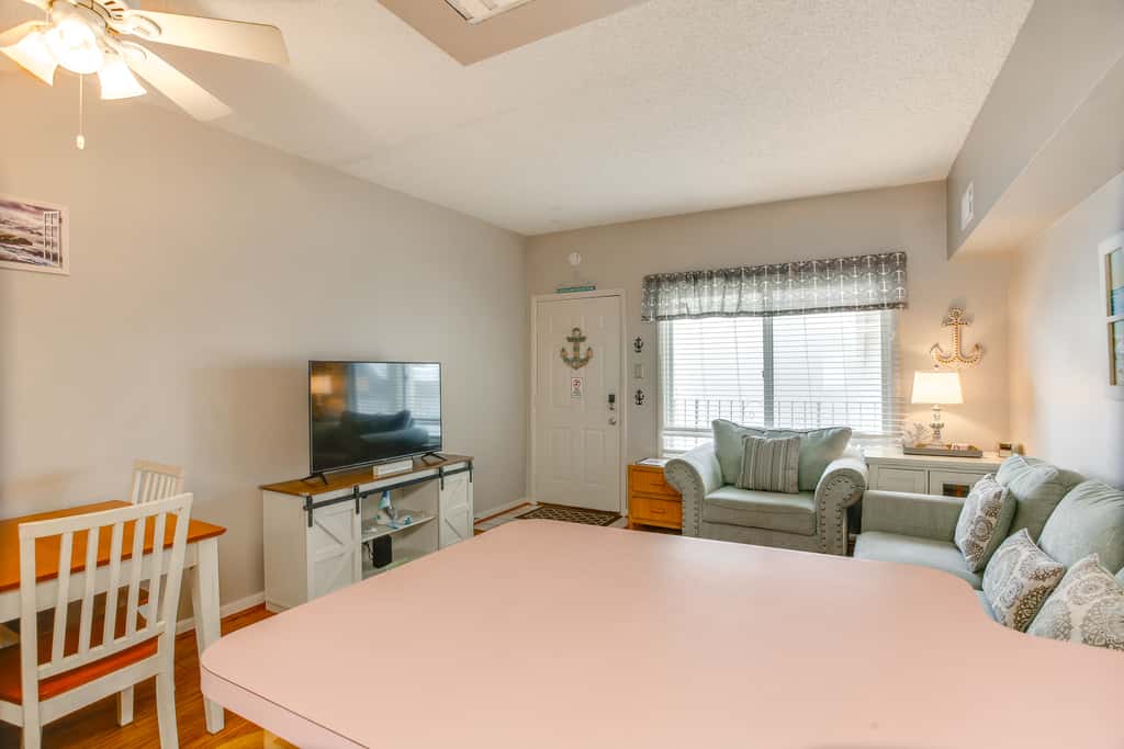 Quaint Wildwood Condo ~ Walk to Beach!