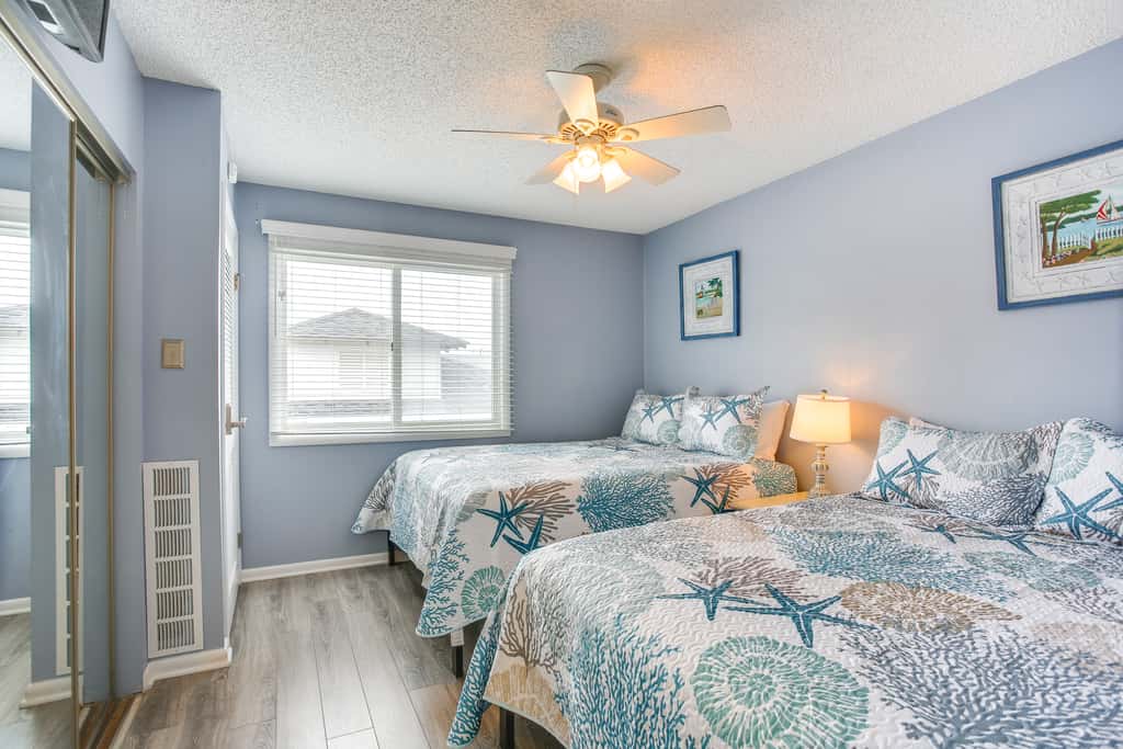 Quaint Wildwood Condo ~ Walk to Beach!