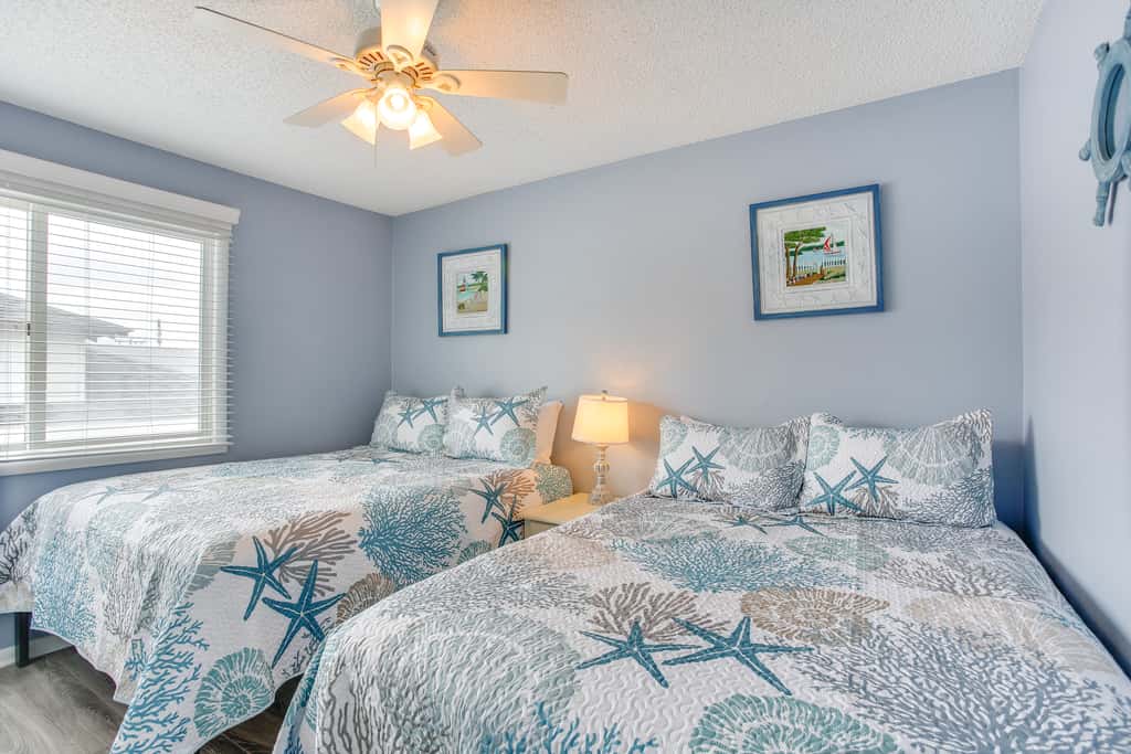 Quaint Wildwood Condo ~ Walk to Beach!