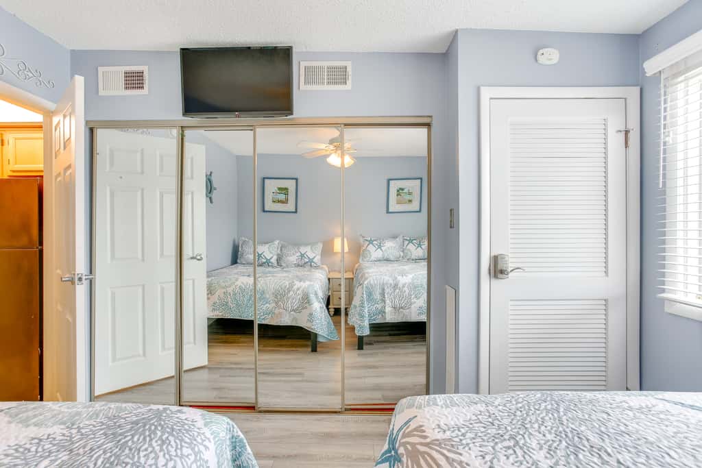 Quaint Wildwood Condo ~ Walk to Beach!