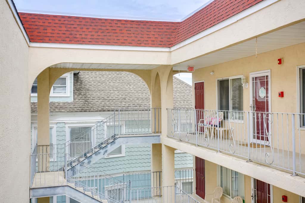 Quaint Wildwood Condo ~ Walk to Beach!