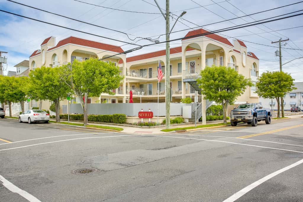 Quaint Wildwood Condo ~ Walk to Beach!