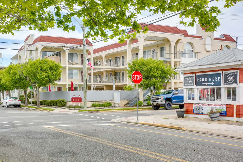 Quaint Wildwood Condo ~ Walk to Beach!