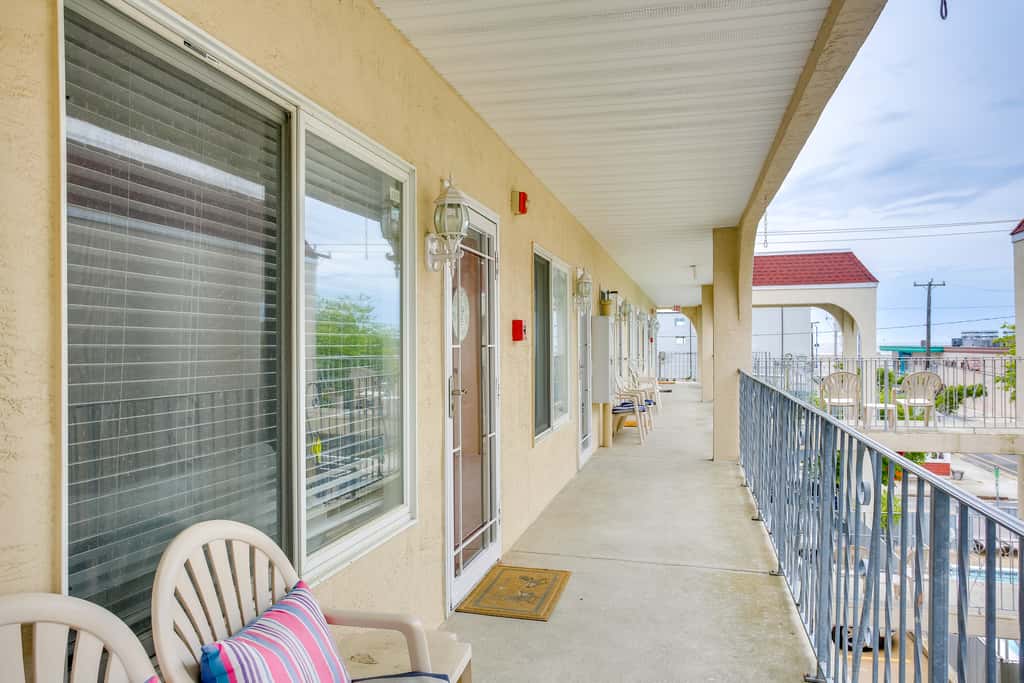 Quaint Wildwood Condo ~ Walk to Beach!