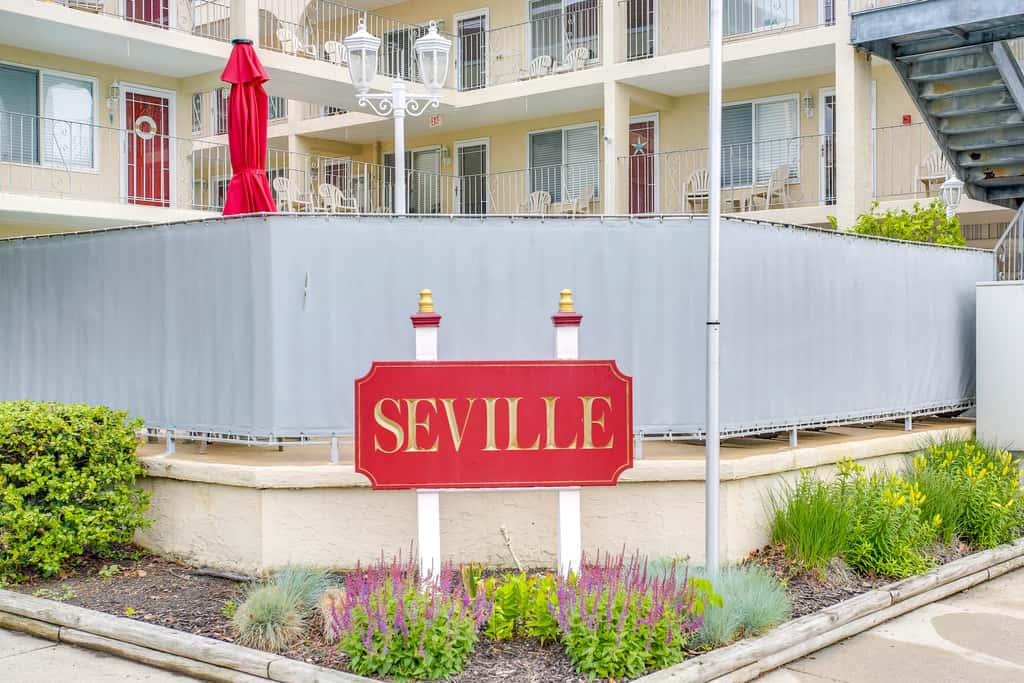 Quaint Wildwood Condo ~ Walk to Beach!