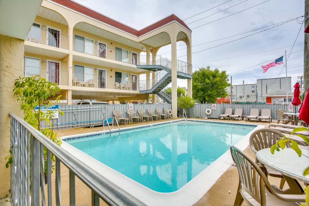 Quaint Wildwood Condo ~ Walk to Beach!