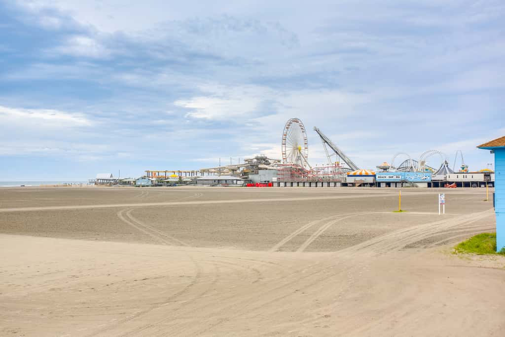 Quaint Wildwood Condo ~ Walk to Beach!