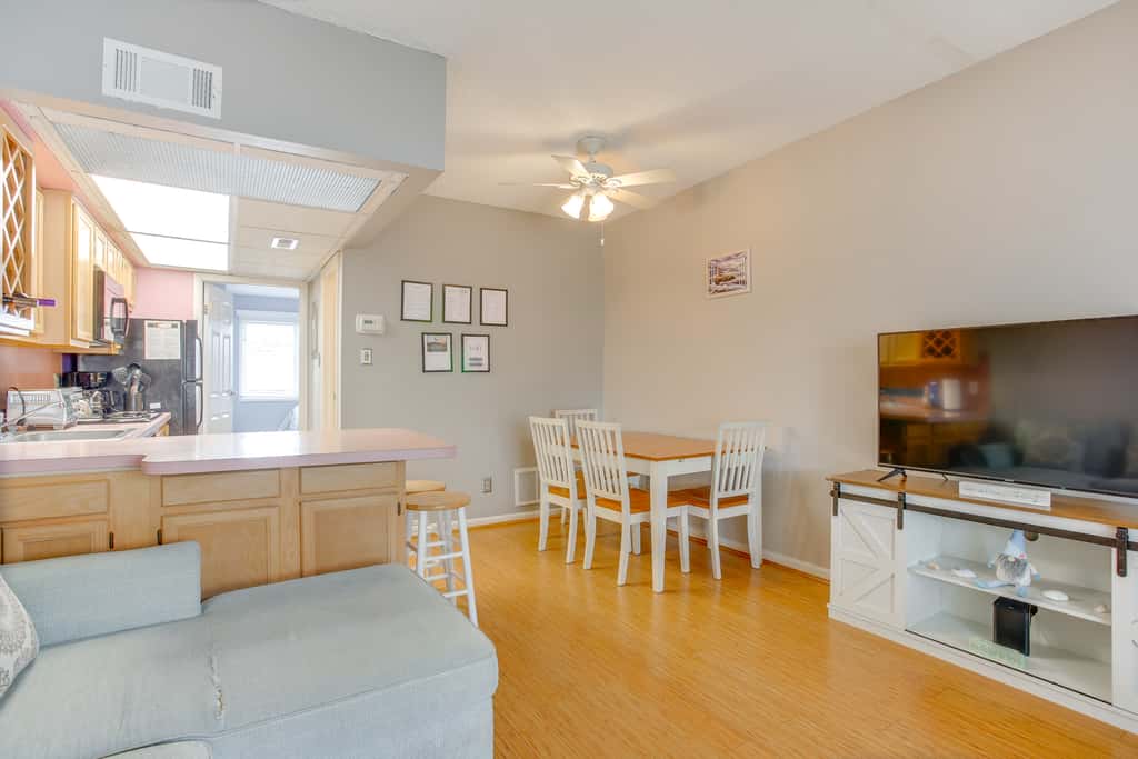 Quaint Wildwood Condo ~ Walk to Beach!