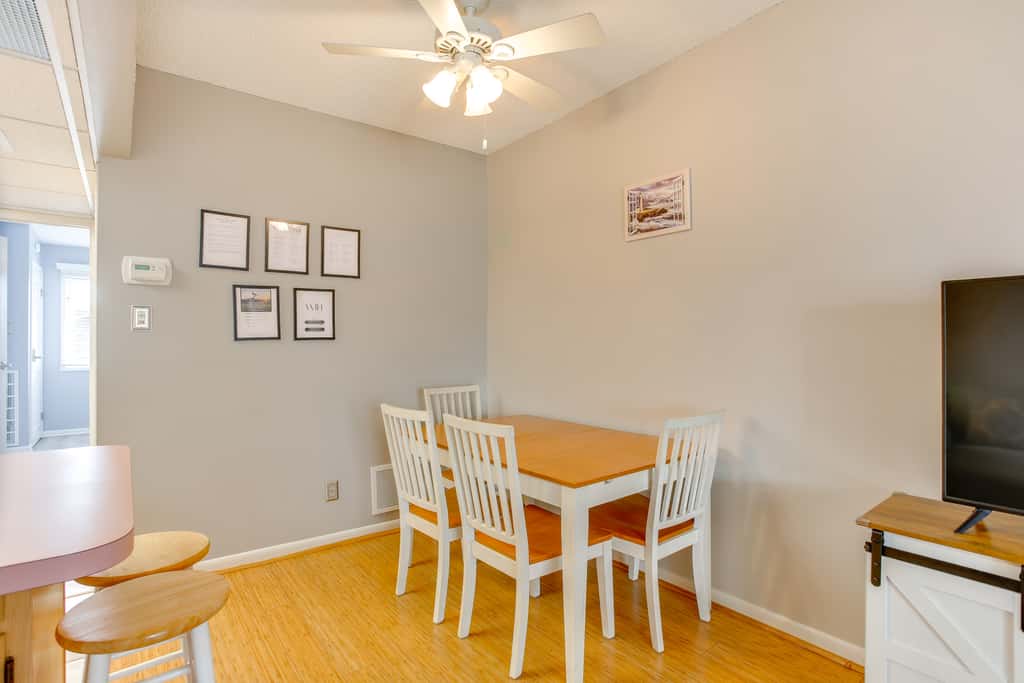 Quaint Wildwood Condo ~ Walk to Beach!