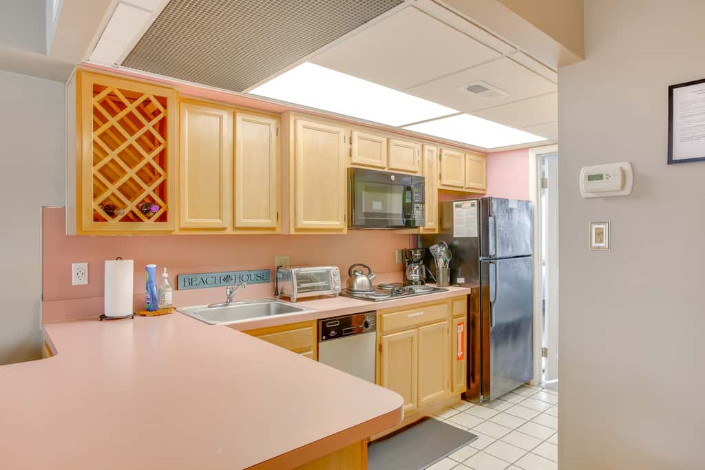 Quaint Wildwood Condo ~ Walk to Beach!