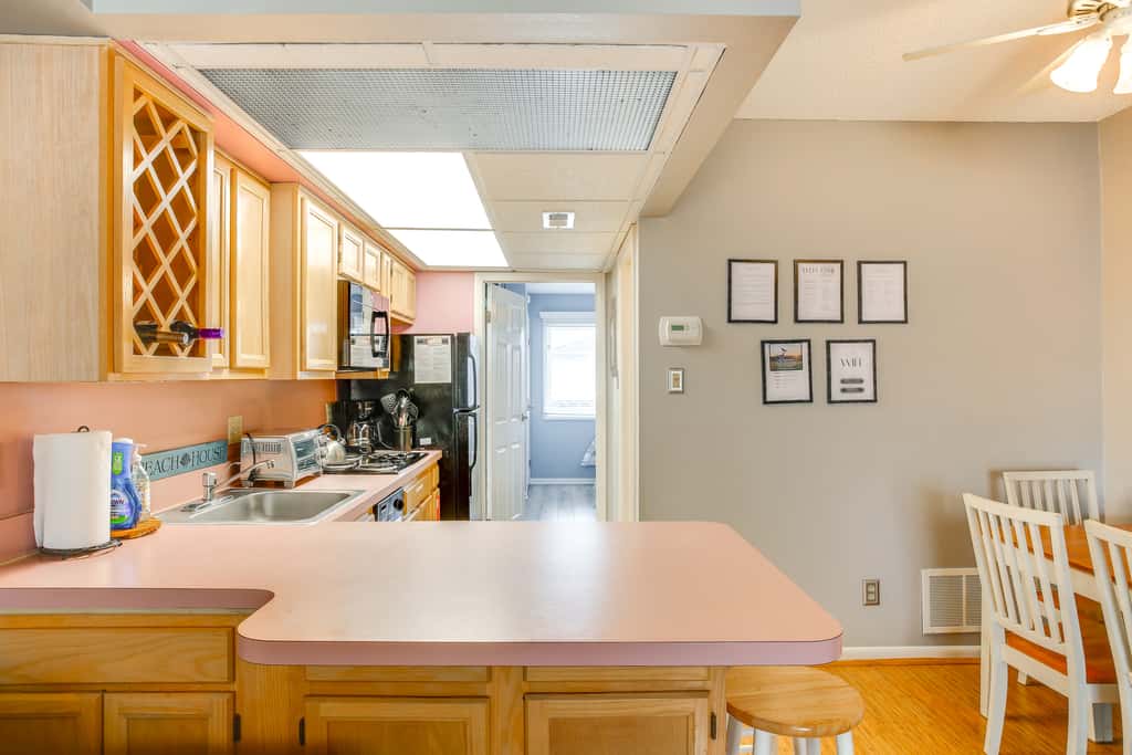 Quaint Wildwood Condo ~ Walk to Beach!