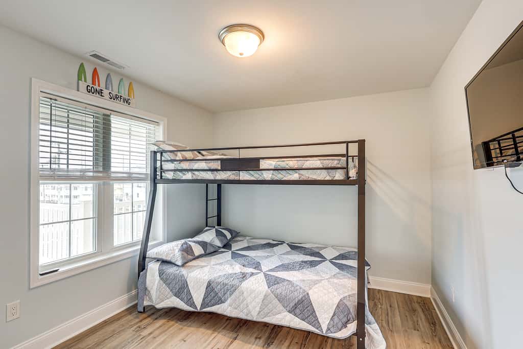 Wildwood Condo w/ Pool Access, Walk to Beach