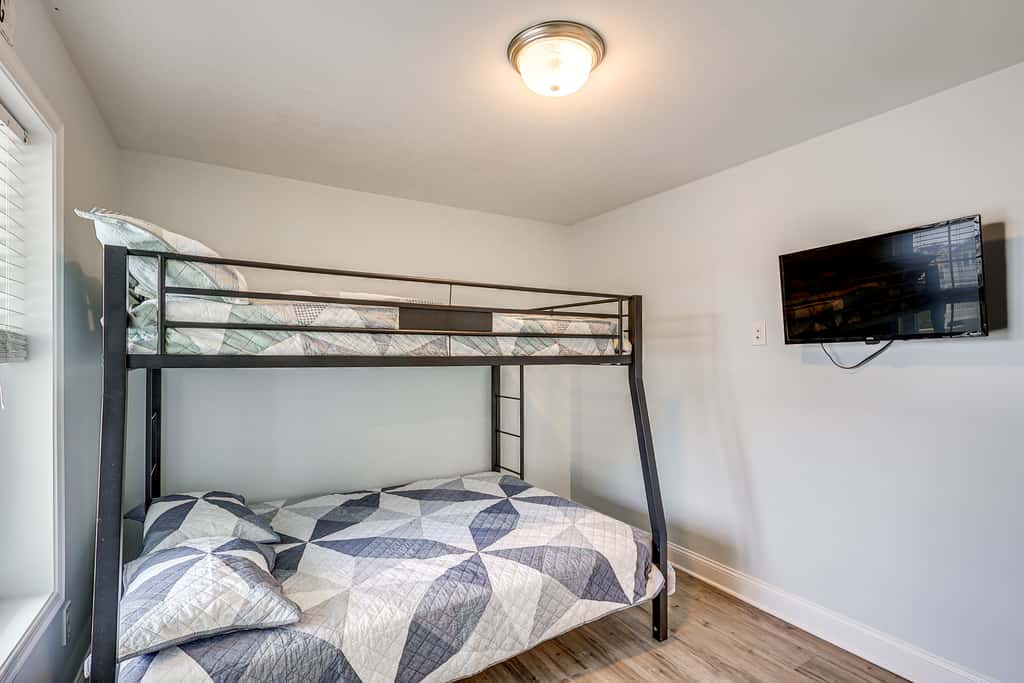 Wildwood Condo w/ Pool Access, Walk to Beach