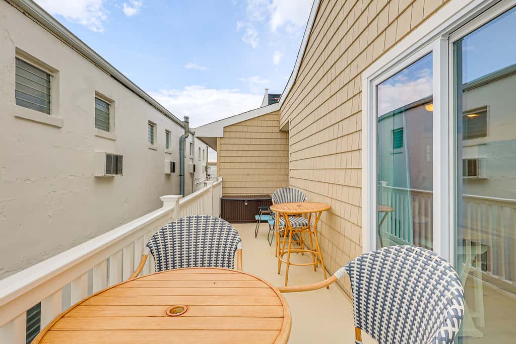 Wildwood Condo w/ Pool Access, Walk to Beach