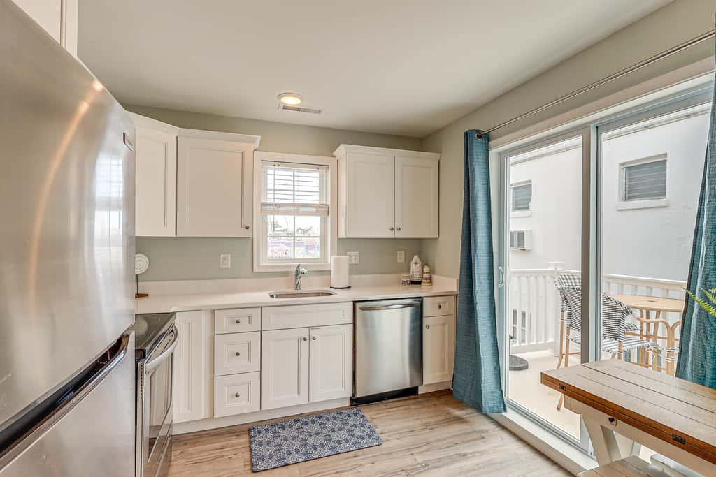 Wildwood Condo w/ Pool Access, Walk to Beach