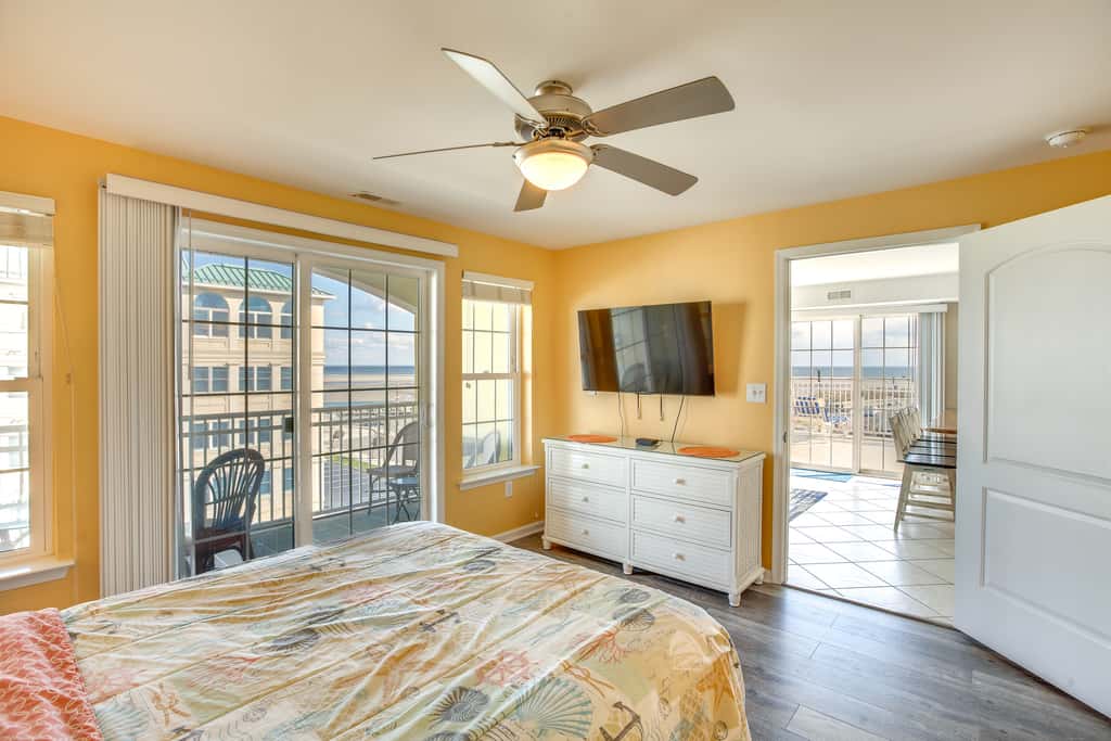 North Wildwood Condo - Beach Across Street!