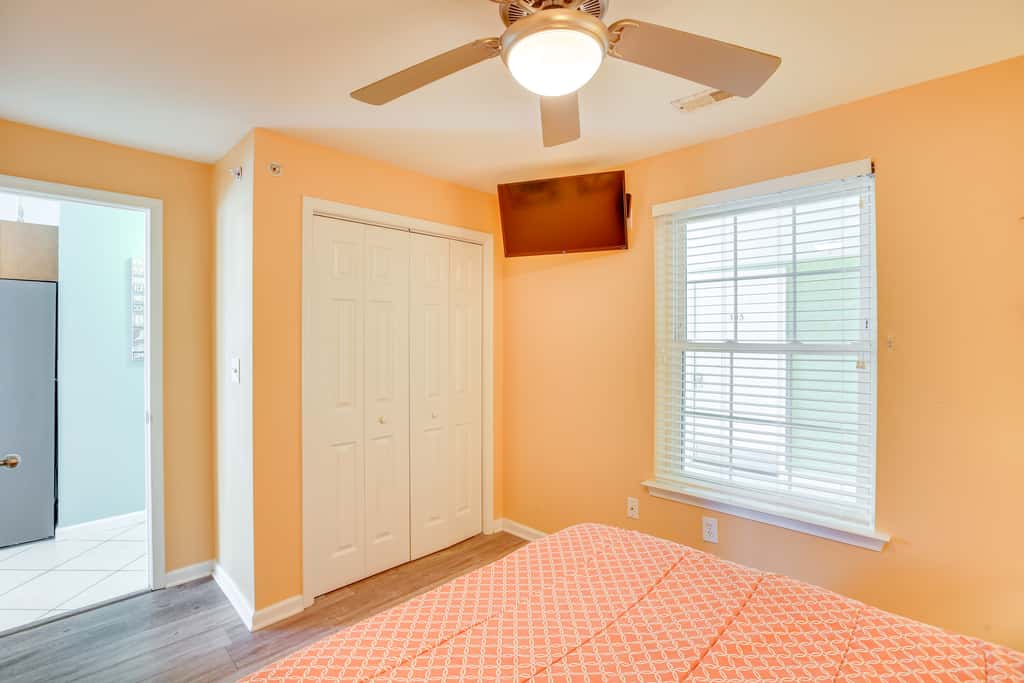 North Wildwood Condo - Beach Across Street!