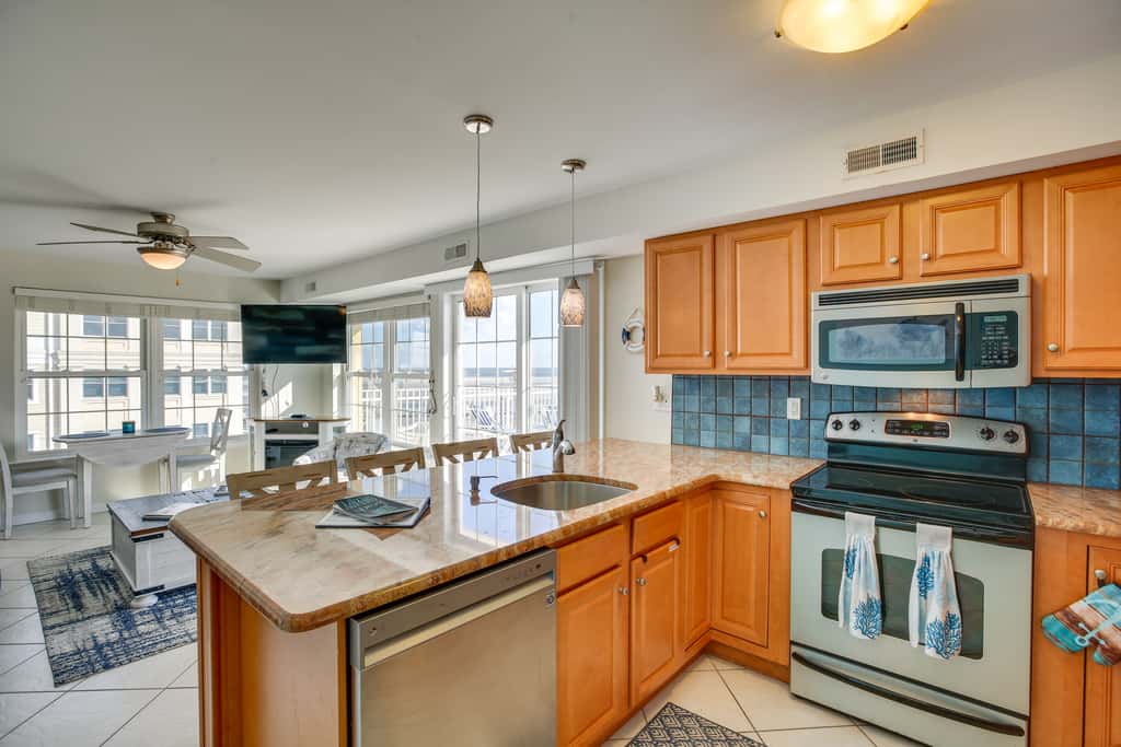 North Wildwood Condo - Beach Across Street!