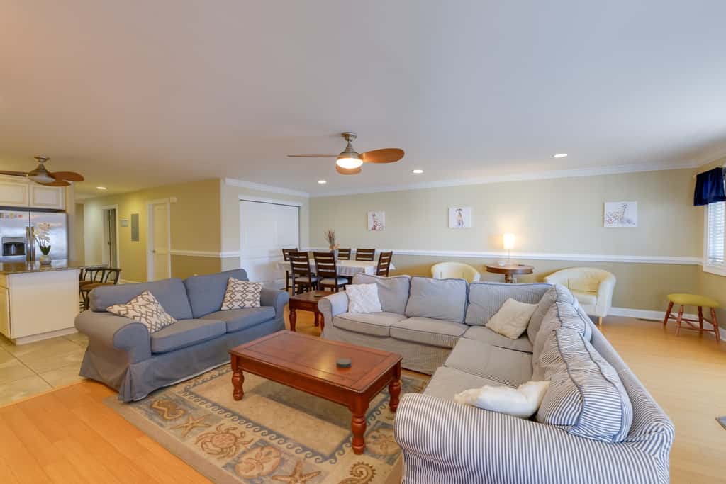Spacious Wildwood Townhome w/ Covered Balcony