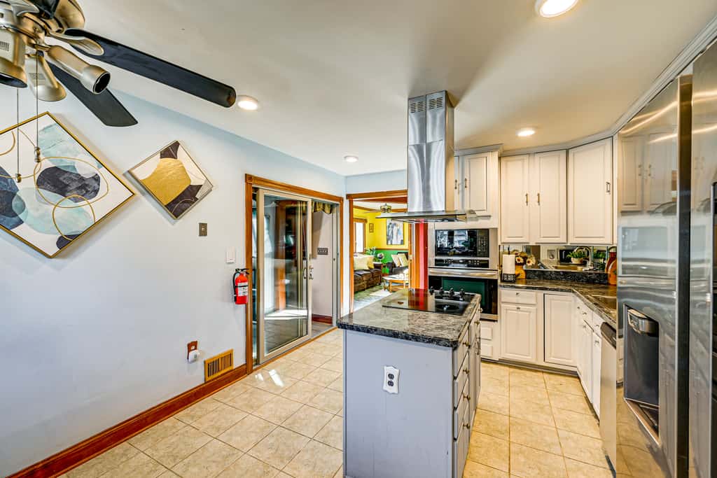 < 1 Mi to Ocean Gate Beach! Lovely Home w/ Hot Tub