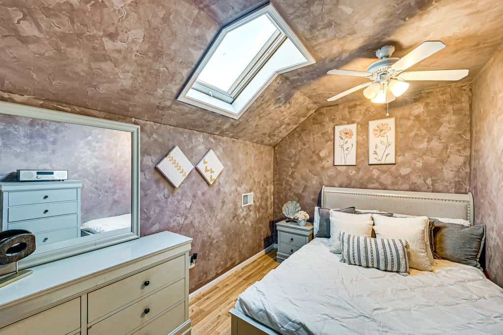 < 1 Mi to Ocean Gate Beach! Lovely Home w/ Hot Tub