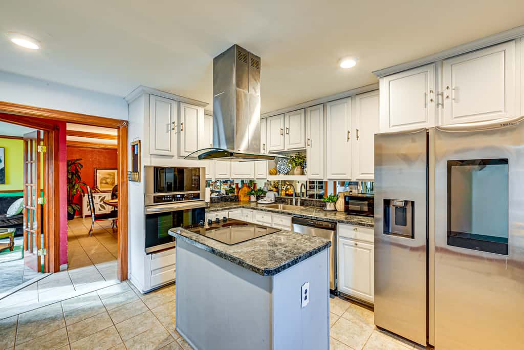 < 1 Mi to Ocean Gate Beach! Lovely Home w/ Hot Tub