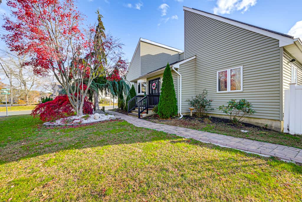< 1 Mi to Ocean Gate Beach! Lovely Home w/ Hot Tub