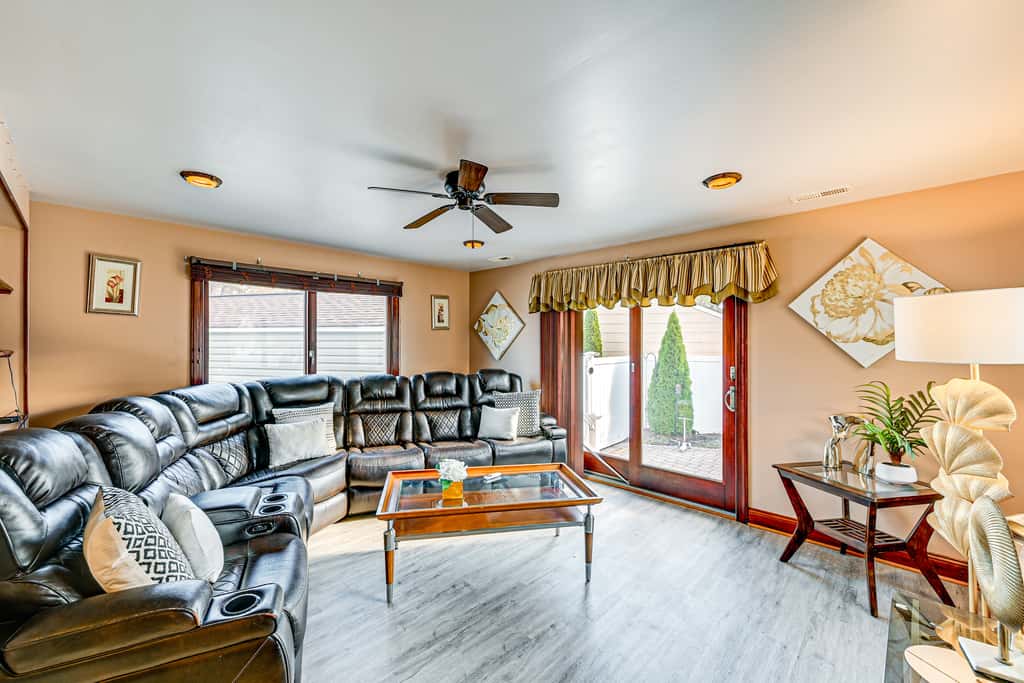 < 1 Mi to Ocean Gate Beach! Lovely Home w/ Hot Tub