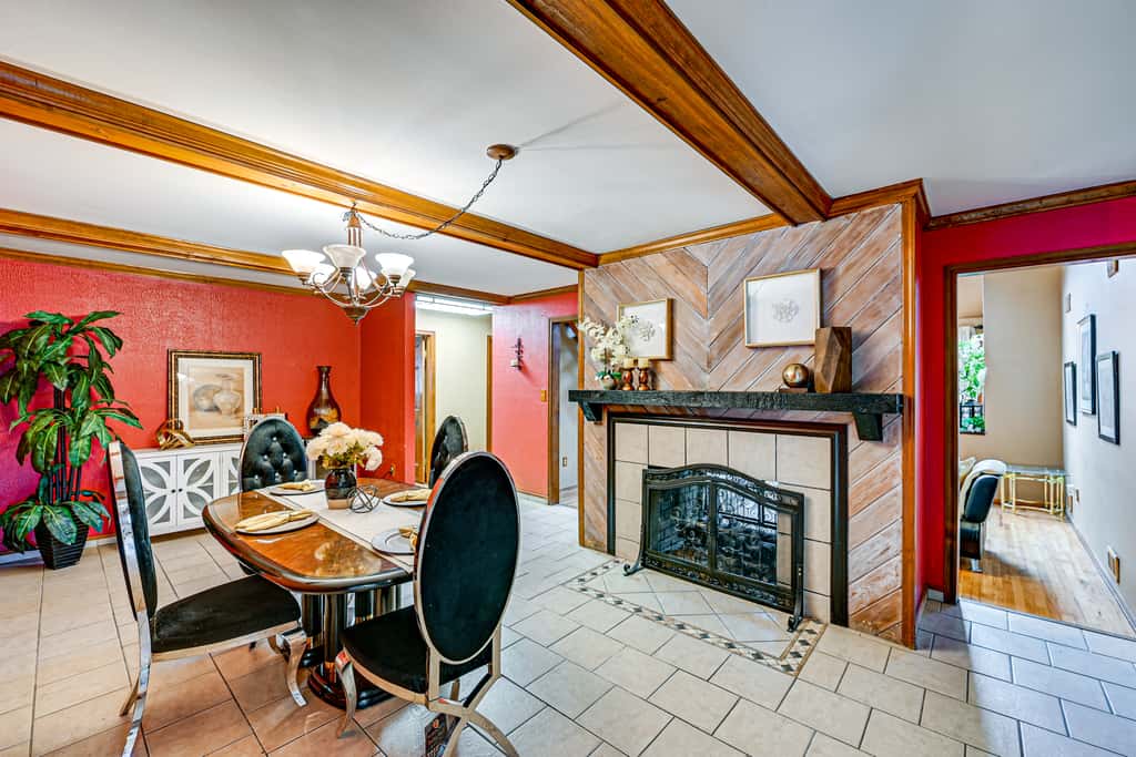 < 1 Mi to Ocean Gate Beach! Lovely Home w/ Hot Tub