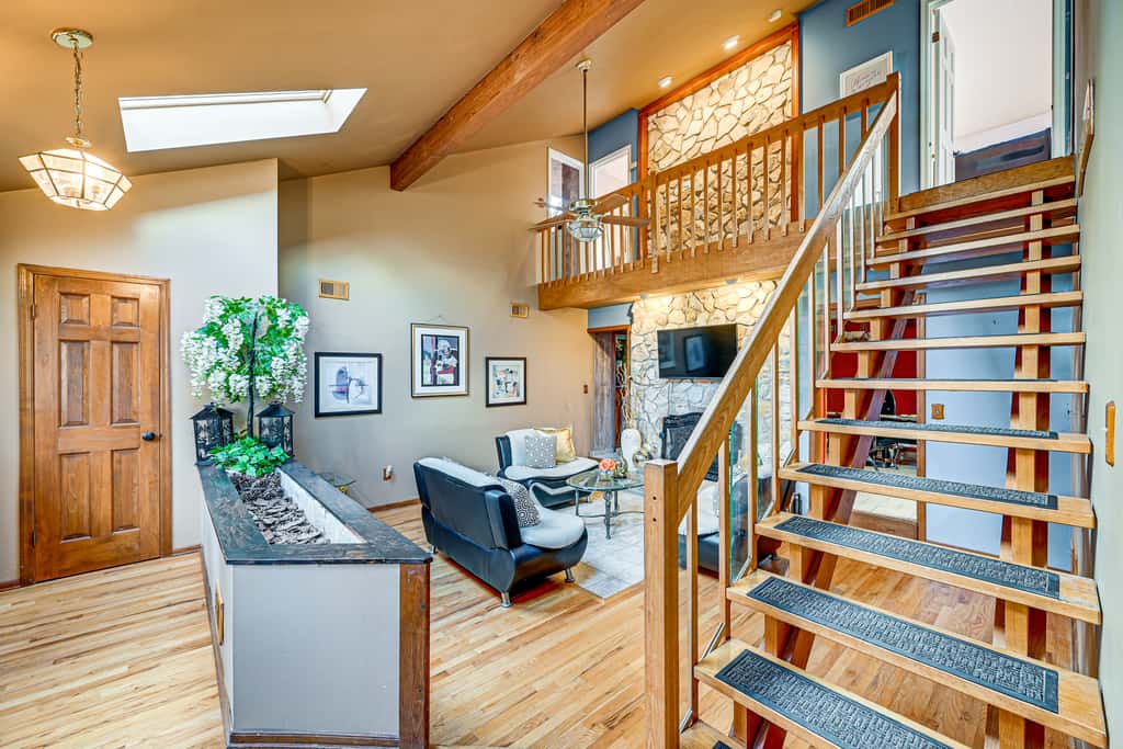 < 1 Mi to Ocean Gate Beach! Lovely Home w/ Hot Tub