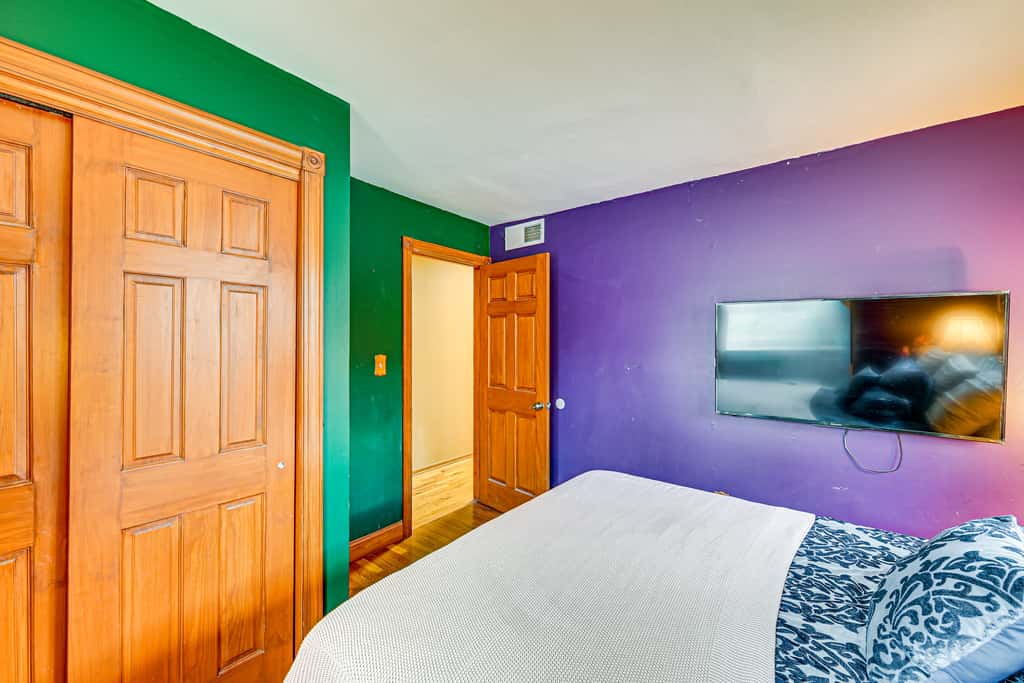 < 1 Mi to Ocean Gate Beach! Lovely Home w/ Hot Tub