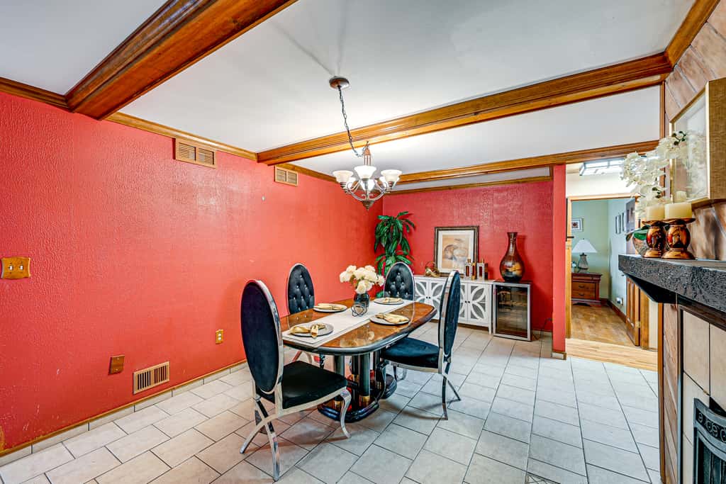 < 1 Mi to Ocean Gate Beach! Lovely Home w/ Hot Tub