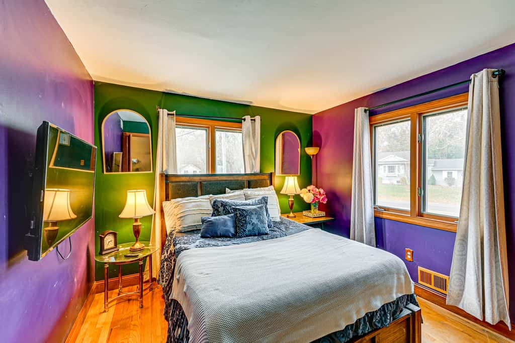 < 1 Mi to Ocean Gate Beach! Lovely Home w/ Hot Tub