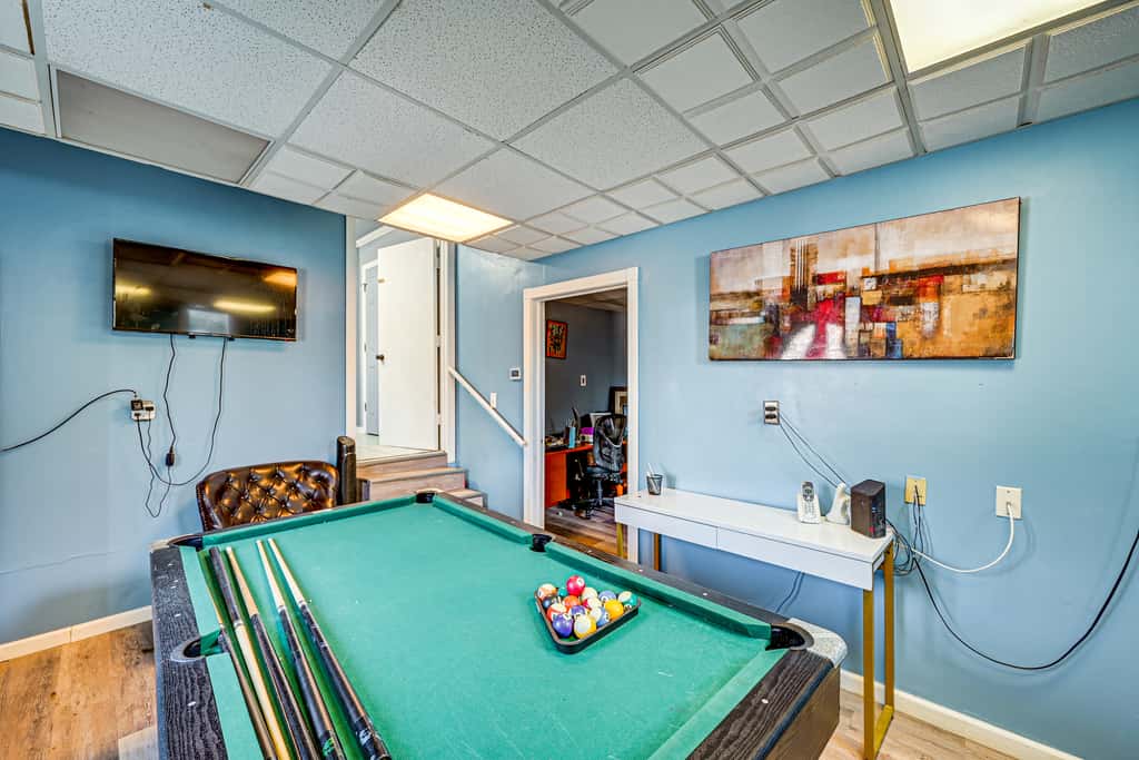 < 1 Mi to Ocean Gate Beach! Lovely Home w/ Hot Tub