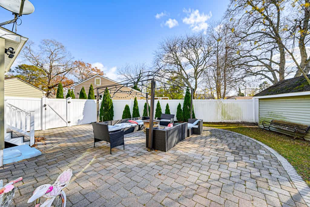 < 1 Mi to Ocean Gate Beach! Lovely Home w/ Hot Tub