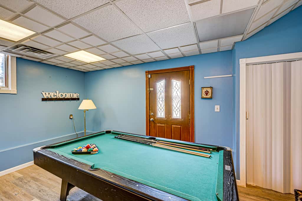 < 1 Mi to Ocean Gate Beach! Lovely Home w/ Hot Tub