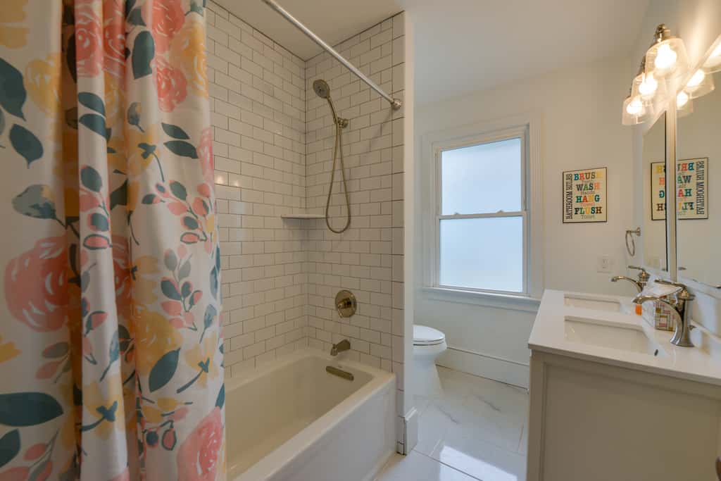 North Wildwood Home w/ Porch ~ 3 Blocks to Beach!