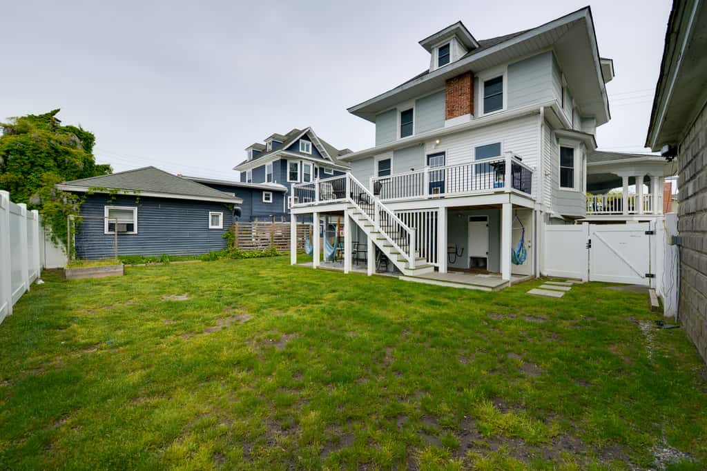 North Wildwood Home w/ Porch ~ 3 Blocks to Beach!